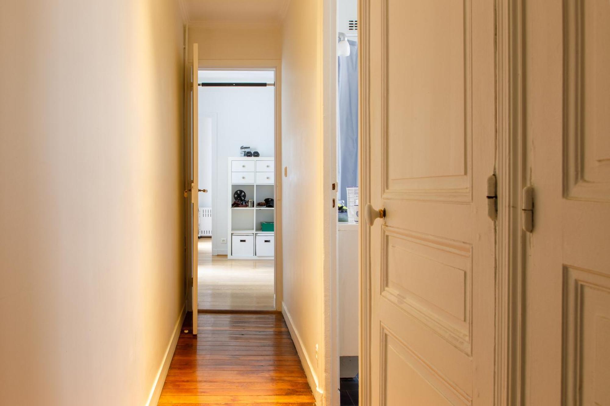 Vintage 3bd Parisian Apartment-vaugirard