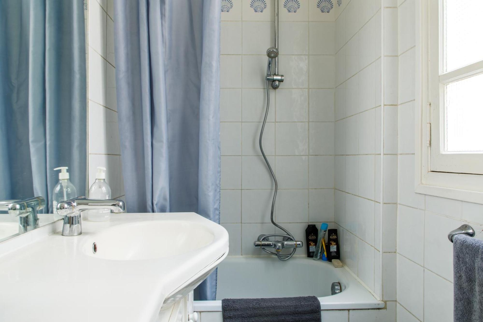 Apartment Vintage 3bd Parisian Apartment-vaugirard Paris