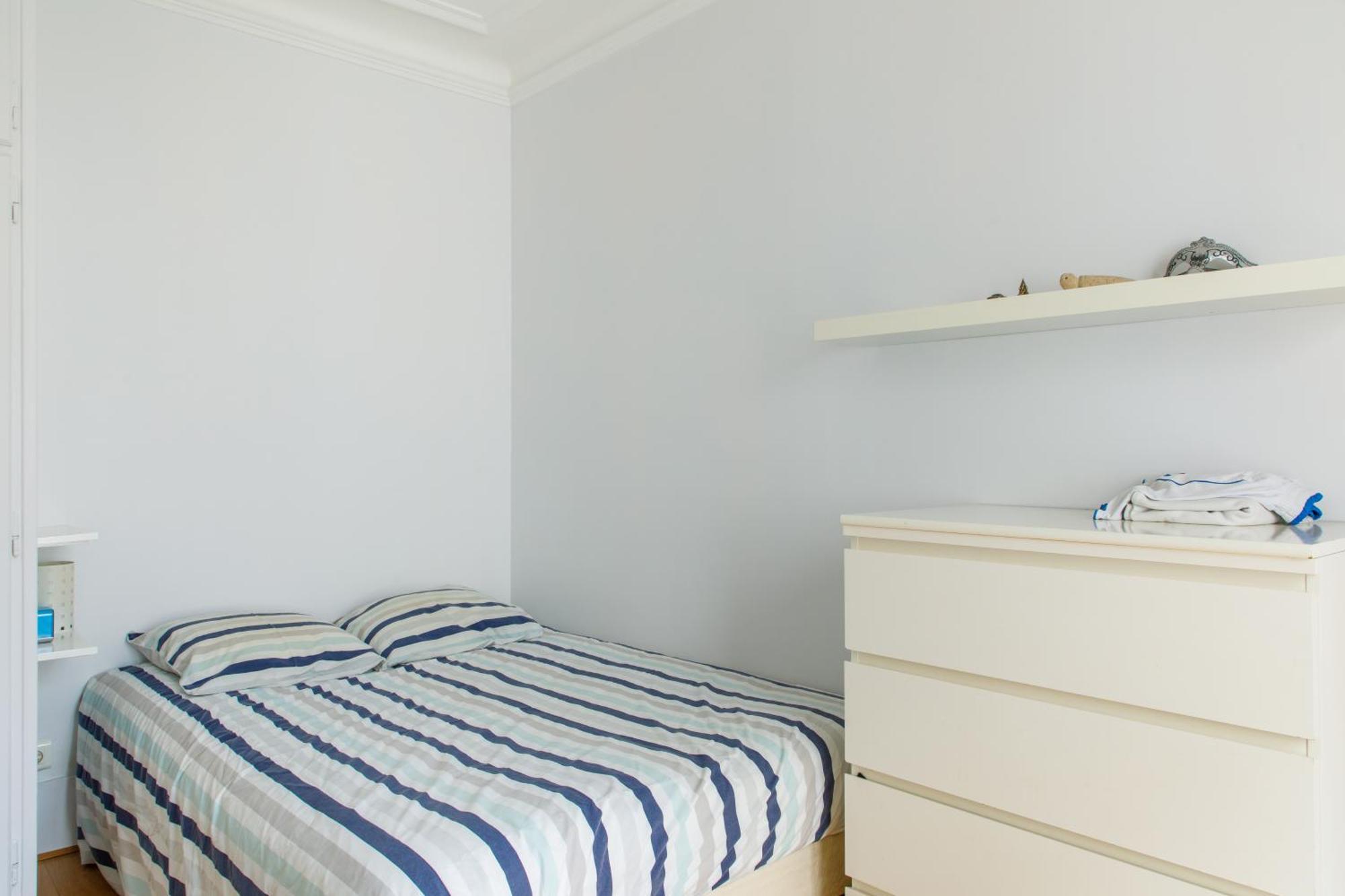 Vintage 3bd Parisian Apartment-vaugirard