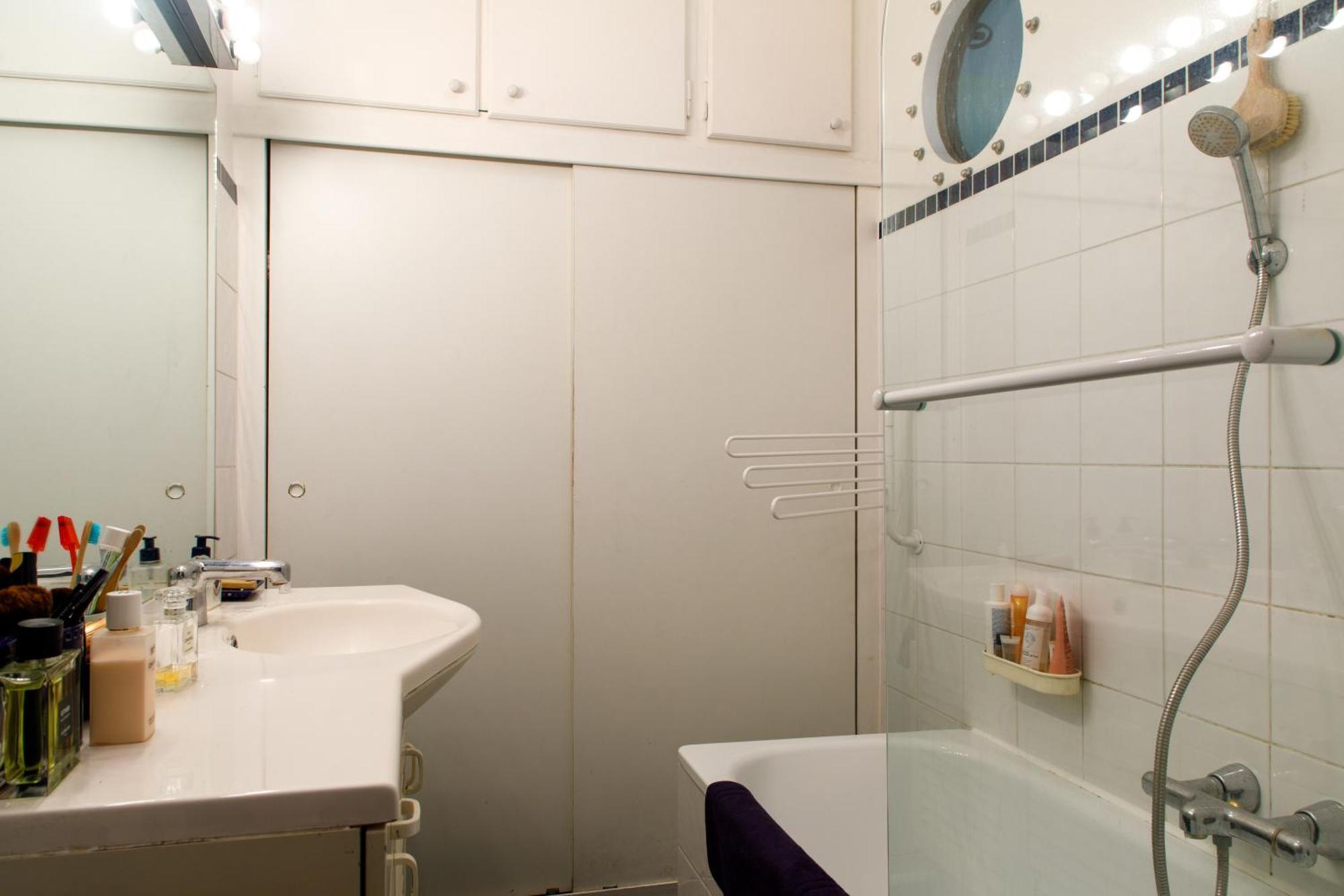 Vintage 3bd Parisian Apartment-vaugirard Paris